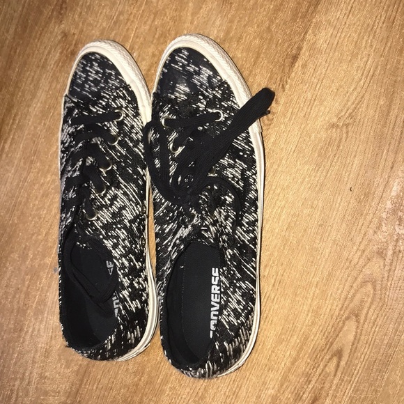 Black and white converse - Picture 2 of 2